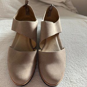 EILEEN FISHER Women's Cutout Platform Flats Sand Size 11